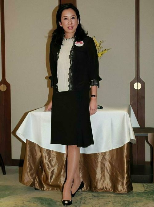 讓前妻陪他白手起家,為霍啟剛母親拋妻棄子,朱玲玲的二婚老公